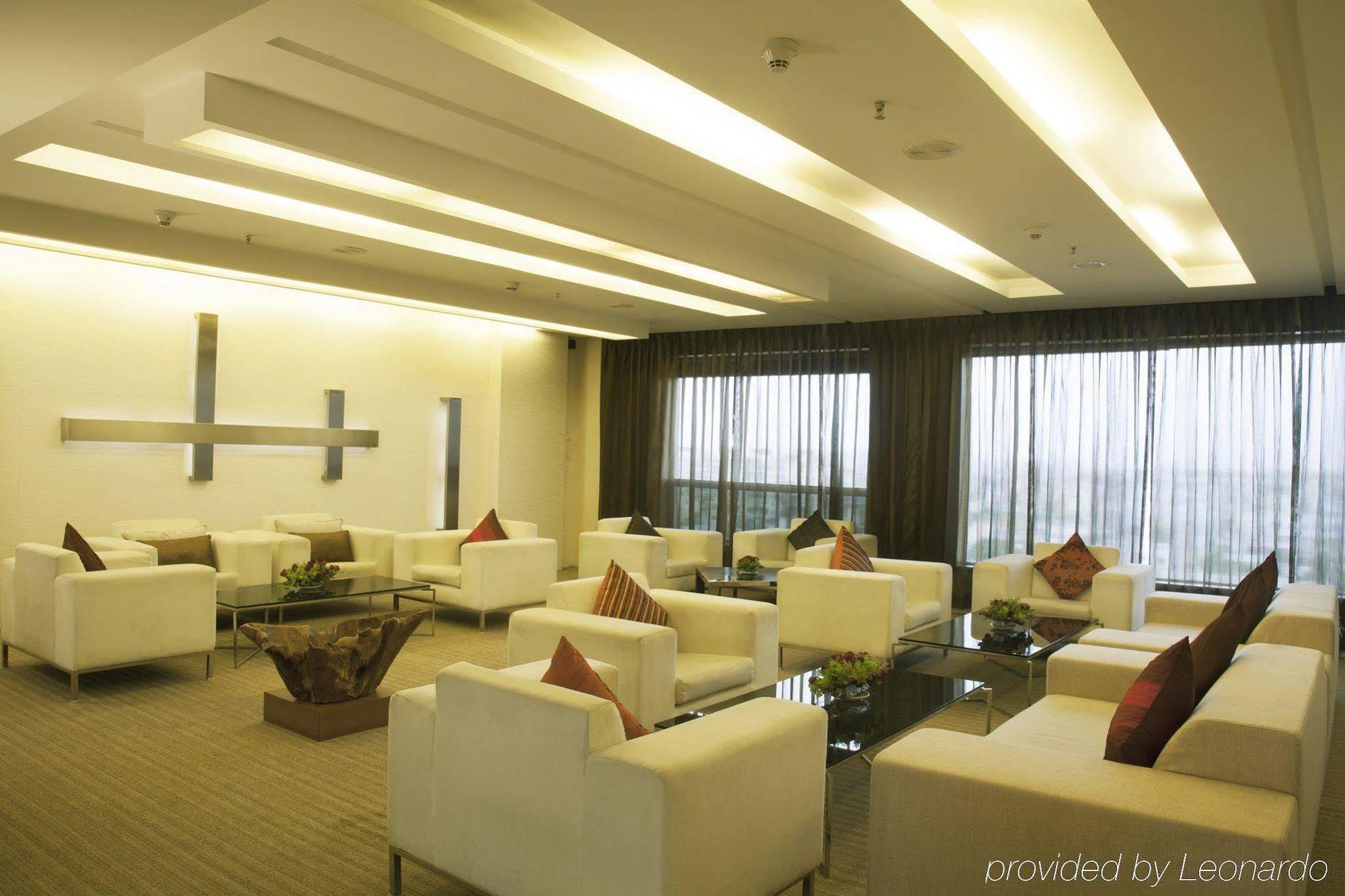 Radisson Blu Hotel Pune Kharadi Exterior photo The lounge at the airport